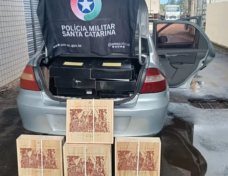PM apreende carga de vinho argentino avaliada em R$ 140 mil em Santa Catarina