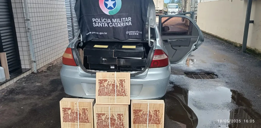 PM apreende carga de vinho argentino avaliada em R$ 140 mil em Santa Catarina
