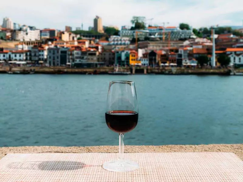 Por que o Vinho do Porto é doce? Entenda o segredo por trás do sabor marcante