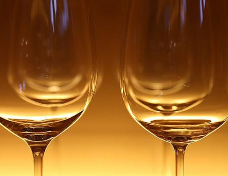 O Ballet da Luz e do Vinho: Uma Dança de Sabores e Cores - Vinsel Vinhos