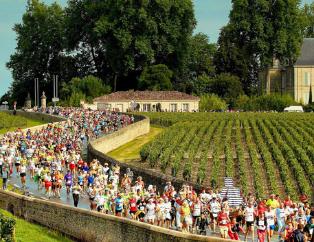 Maratona + taça na mão: a festa do vinho correndo pelos vinhedos de Bordeaux