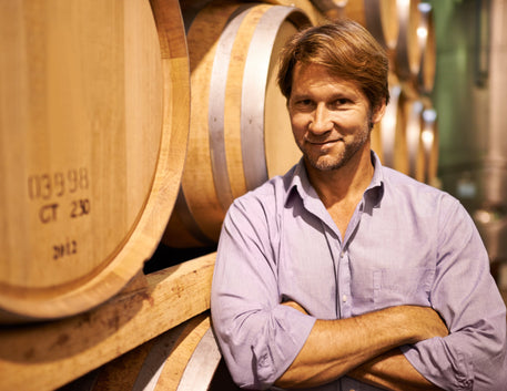 Dia do Enólogo: A Mente e o Coração Por Trás de Cada Garrafa