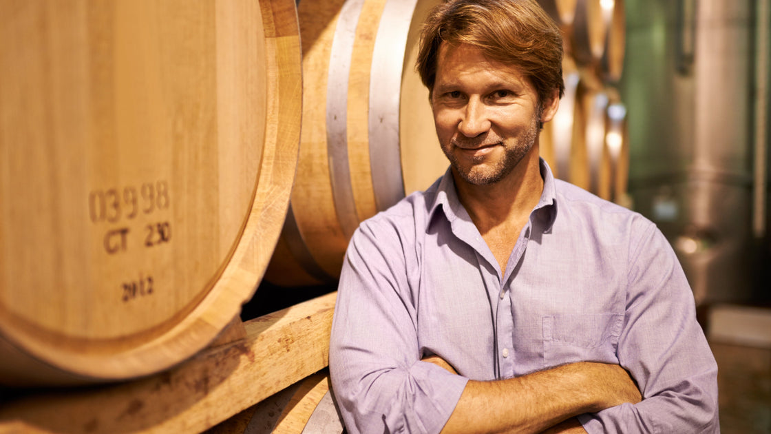 Dia do Enólogo: A Mente e o Coração Por Trás de Cada Garrafa